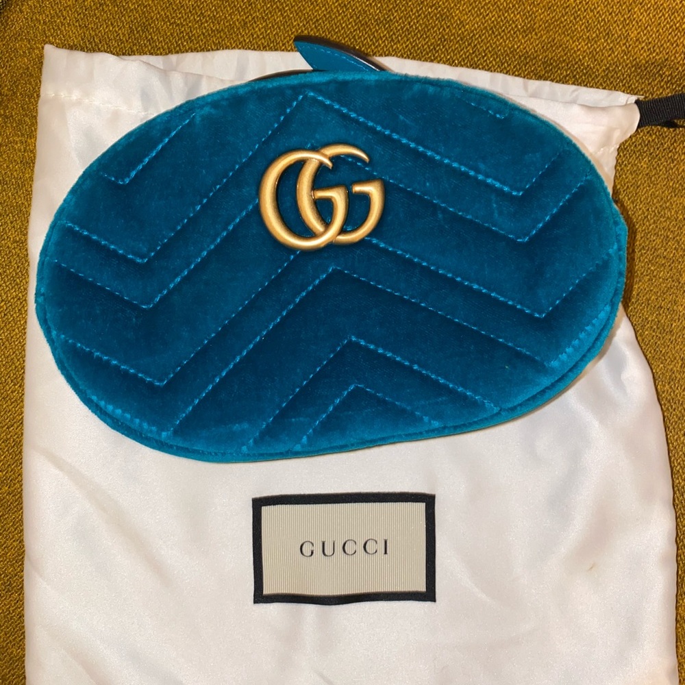 AUTHENTIC!! GUCCI velvet matelasse belt bag/clutch